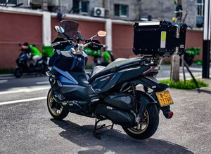 Maxi Scooter Usato <span class=keywords><strong>SYM</strong></span> Husky ADV300 278.3cc Monocilindrico 4 Tempi Raffreddato a Liquido con IMU, ABS, TCS, Avviamento Senza Chiave e Serbatoio Grande da 16L - Product Image 4