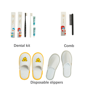 Kit jetable familial pour hôtel, avec adorables pantoufles en forme <span class=keywords><strong>de</strong></span> <span class=keywords><strong>poussin</strong></span>, trousse <span class=keywords><strong>de</strong></span> toilette pour adultes et enfants, peigne et accessoires. - Product Image 3