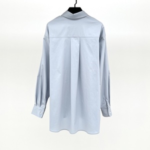 เสื้อเชิ้ตแขนยาวลำลองสำหรับผู้หญิง สีฟ้าอ่อน ผ้าฝ้ายยืด ลายโบรเคด วินเทจ ความยาวปานกลาง ทรงหลวม สไตล์คนเมือง - Product Image 2