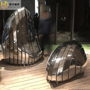 Jiahua Mirror Pebbles, Escultura de Acero Inoxidable para Montar en el Suelo, Forma Irregular, Acabado Tipo Espejo, Hecha a Mano - Product Image 2