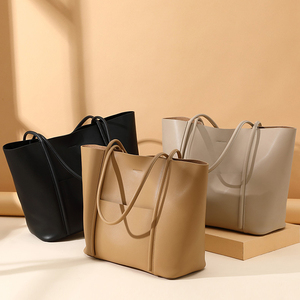 Sacs à main de luxe personnalisés en gros pour femmes, grande capacité, en cuir véritable, sacs fourre-tout et sacs à bandoulière en cuir pour femmes, en <span class=keywords><strong>vente</strong></span> - Product Image 1