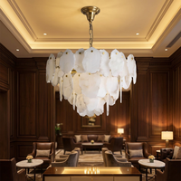Luxuriöse Messing-Alabaster-Pendelleuchte mit Naturstein-Schirmen für Wohnzimmer Esszimmer Dekor Kronleuchter aus China
