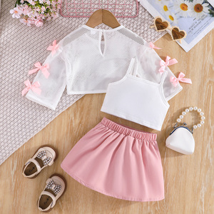 Conjunto de Ropa Infantil Elegante, Casual y Transpirable de Tres Piezas para Niñas Pequeñas con Hermosas Decoraciones de Lazos para el Verano - Product Image 2