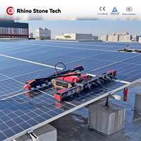 Robot de nettoyage intelligent pour panneaux photovoltaïques de type chenillé, équipement de lavage à l'eau pour projets photovoltaïques industriels