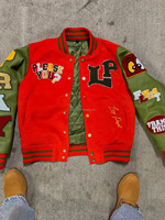 Veste universitaire personnalisée en chenille avec patchs, style streetwear, boutons-pression, col côtelé, poches latérales, fabricant de vêtements à marque privée