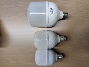 Ampoule LED T60 6W Culot E27 Corps en plastique AC110V-265V Source de lumière SMD 6000K Certifiée CE RoHS 20000 heures - Product Image 2
