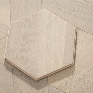 Plancher en bois massif en chêne brossé teinté blanc, multicouche, composite, motif hexagonal personnalisé, parquet modulaire, chevron - Product Image 1