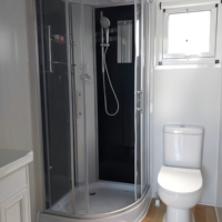 Mini maison préfabriquée en conteneur pliable de couleur personnalisée avec structure légère en acier maison portable préfabriquée à vendre