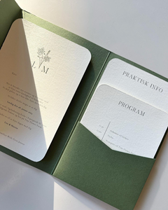 Invitation de mariage de couleur vert sauge personnalisée Invitations folio à trois volets avec inserts étagés texturés blancs. - Product Image 4