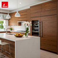 Cuisine modulaire allemande en bois massif de noyer Alland One-stop Design avec comptoir en quartz pour la salle à manger, réfrigérateur et micro-ondes