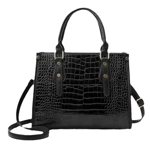 women bag new designer 2024 Crocodile grain contrast color texture large capacity luxury women handmade crochet raffia beach bag