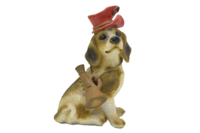 Artisanat en résine d'un petit chien mignon joueur de tennis pirate et sauveteur dans un style créatif