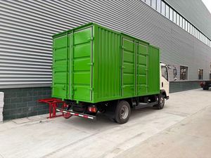 Camión de carga Sinotruk Howo con cabina extendida, volante a la derecha (RHD) y a la izquierda (LHD), con cabina dormitorio y plataforma de carga larga cerrada para transporte de mercancías. - Product Image 6