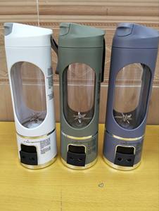 Licuadora Portátil de Alta Calidad para Jugos Frescos, Mini Batidora Recargable con Función de Autolimpieza, Vaso Triturador de Hielo para Exteriores - Product Image 5