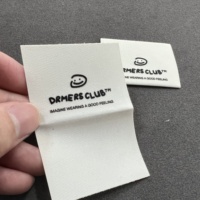 Étiquettes personnalisées en silicone 3D gaufré découpées au laser, écologiques, en polyester tissé, design tendance, douces et respectueuses de la peau pour vêtements et pantalons
