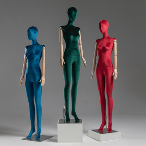 Maniquí de Yoga Femenino de Cuerpo Completo de Fibra de Vidrio Tapizado en Terciopelo de Lujo, en Pose de Pie, para Exhibición de Ropa y Pelucas en Boutiques de Alta Gama - Product Image 4