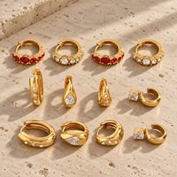 Boucles d'oreilles Huggie délicates Novirassine en zircon rouge, acier inoxydable plaqué or 18 carats pour femme, ensemble de bijoux tendance à superposer