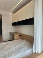 Ensemble de meubles de chambre modulaires avec système de rangement intégré, lit et bureau