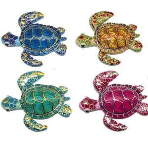 Tortue de mer dorée, style océanique, pour présentation ou comme aimant - Product Image 1