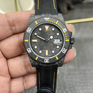 Boîtier en fibre de carbone version personnalisée - Motif en fibre de carbone au design unique - Montre mécanique haut de gamme pour homme - Product Image 1