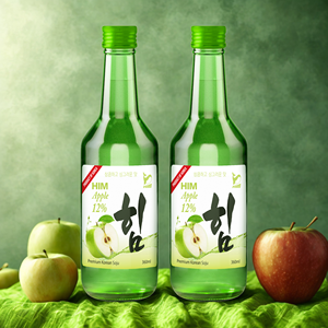 Soju coréen à saveur de pomme doux et rafraîchissant au goût doux en bouteille dans un verre certifié ISO d'origine vietnamienne - Product Image 3