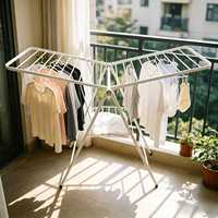 Gantungan Baju yang Dapat Disesuaikan dengan Fungsi Pajangan untuk Kamar Tidur