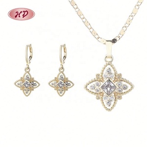 Parure de bijoux de mariage 3 pièces en laiton plaqué or 18 carats pour femme, avec boucles d'oreilles et colliers en zircon, idéale pour les cadeaux, fabriquée en alliage - Product Image 3