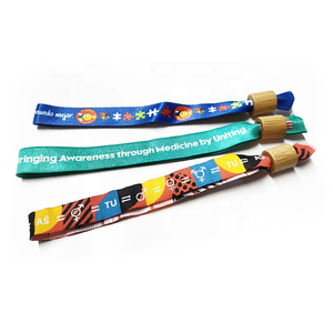 Pulseras tejidas de tela para festivales personalizadas, pulseras de RPET recicladas con cierre de madera de bambú - Product Image 3