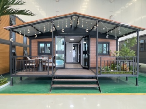 Casa Contenedor Prefabricada de Lujo de 20 Pies con Terraza y Techo - Product Image 1