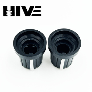 ปุ่มปรับระดับเสียงกีตาร์ไฟฟ้า HIVE ลายดอกพลัม อะลูมิเนียมสีดำขาว พร้อมปุ่มพลาสติก - Product Image 3