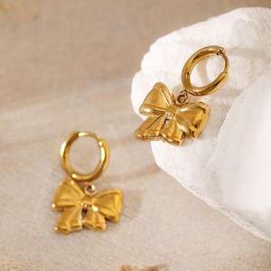 Pendientes <span class=keywords><strong>de</strong></span> Aro con Nudo <span class=keywords><strong>de</strong></span> Lazo Chapado en <span class=keywords><strong>Oro</strong></span> PVD <span class=keywords><strong>de</strong></span> 18K para Mujer, Novedad <span class=keywords><strong>de</strong></span> 2024 - Product Image 1