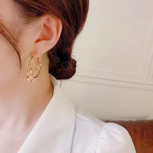 Pendientes de aro de múltiples capas chapados en oro y plata para mujer, pendientes de aro de tres capas para mujer, pendientes de aro circulares grandes lisos <span class=keywords><strong>Simpel</strong></span> para mujer - Product Image 5