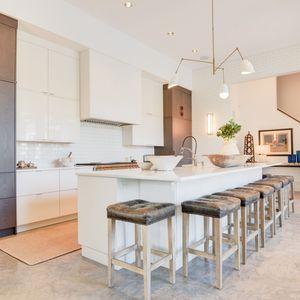 Aisdecor tùy chỉnh thiết kế ẩm thực gỗ trắng lưu trữ nhà bếp tủ đồ nội thất với đảo gỗ cho biệt thự nhà - Product Image 1