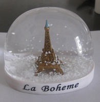 Globe à neige personnalisé en résine 3D avec tour Eiffel, dôme en acrylique, souvenir en plastique, ornement cadeau