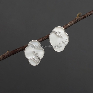 Boucles d'oreilles Rosaeflora "<span class=keywords><strong>Jiang</strong></span> <span class=keywords><strong>Nan</strong></span>" en argent sterling 925 véritable, motif architecture chinoise ancienne, coquillage naturel, bijoux fins - Product Image 2