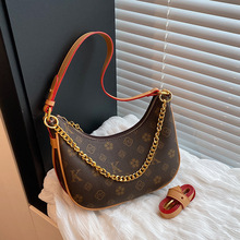 Bolso de Media Luna de Piel Sintética de Lujo, Nuevo Modelo 2026, con Cadena de Alta Calidad, Estampado, Versátil, de Mano, Bandolera, Impermeable - Product Image 2