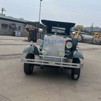 Autobús turístico de lujo clásico, color verde oscuro con capota negra, directo de fábrica, utilizado para transportar pasajeros en lugares turísticos.