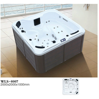 Baignoire autoportante élégante avec forme ergonomique intérieure, baignoire à remous pour hôtel de luxe et spa, design de salle de bain