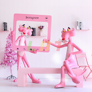 Sculpture en fibre de verre Panthère Rose, grande figurine à poser au sol, décoration pour boutiques et centres commerciaux - Product Image 2