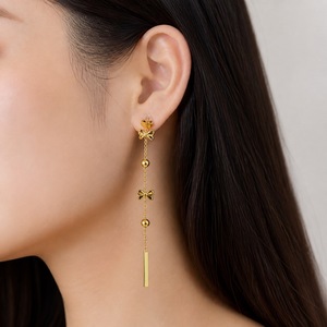 Boucles d'oreilles pendantes longues en acier inoxydable plaqué or 14K sous vide avec perles et chaîne en forme de barre - Product Image 5