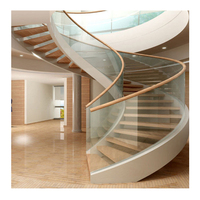 Escalier moderne à balustrade en verre courbé, structure en acier durable, marches en bois, écologique, couleurs personnalisables pour appartement intérieur