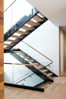CBMmart Designs d'escaliers intérieurs modernes pour maison duplex, marches d'escalier en aluminium, plaque latérale, quille, escalier droit avec garde-corps en verre