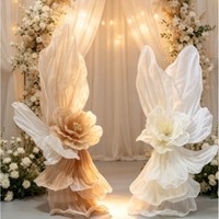 Sculptures florales en tissu de soie personnalisables en gros pour la décoration d'événements et la conception d'espaces commerciaux