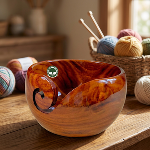 Bol à fil en bois coloré, artisanal, écologique, sculpté avec des trous pour aiguilles, support de rangement de bureau pour tricot et crochet - Product Image 3