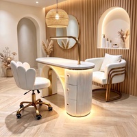 Table de Manucure de Luxe Ovale Crème avec Pieds Arqués Dorés, Tiroirs Cylindriques Cannelés, Lampe LED, pour Salon de Manucure, avec Chaise, Vente en Gros, OEM