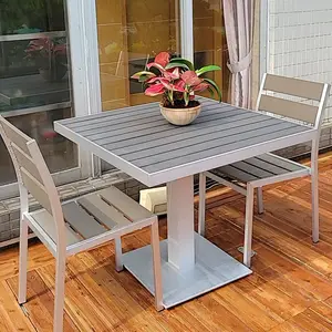 Mobilier d'extérieur minimaliste en aluminium brossé Ensemble de salle à manger tout temps Tables et chaises de restaurant pour restaurant d'extérieur