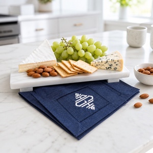 Servilletas de Algodón Personalizadas con Monograma, Cuadradas, Bordadas, Decoración Clásica para Mesa, Hechas a Mano, Blancas y Azul Marino - Product Image 4