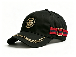 Cappello da Baseball Unisex di Lusso con Lettere Ricamate, Catena Dorata, Cappello Nero Stile Dad Hat, Cinturino Rosso e Blu Regolabile, Cappello Casual Sportivo da Esterno per il Sole - Product Image 1