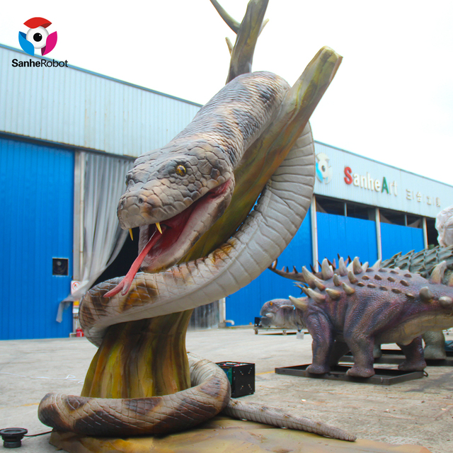 Life Size Animatronic Simulation Animal Snake Winding the Tree