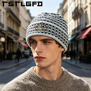 Gorros de Punto Personalizados con Logotipo Bordado al por Mayor, Gorro de Invierno de Punto Grueso con Patrón y Tela Suave, Fabricante de Gorros con Borde Reforzado - Product Image 3